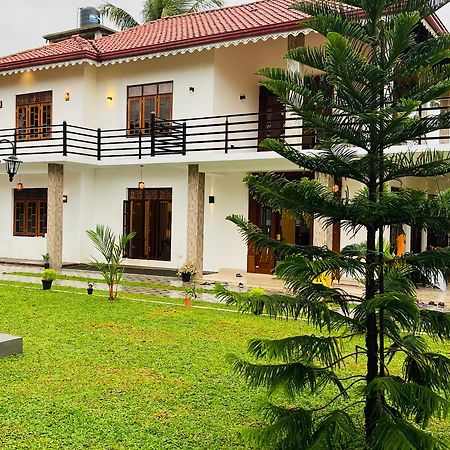 Ahasna Airport Villa Negombo Esterno foto