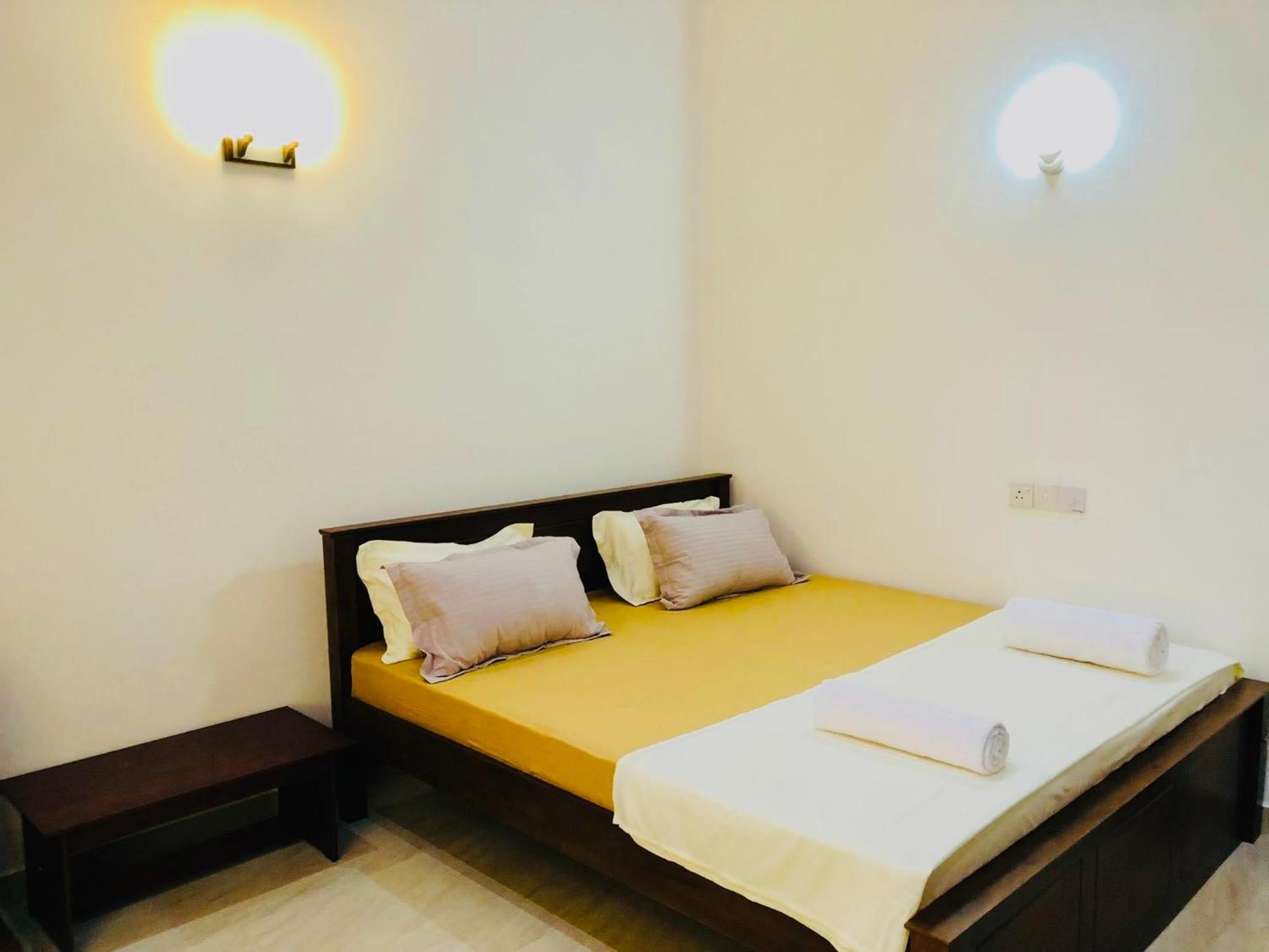 Ahasna Airport Villa Negombo Esterno foto