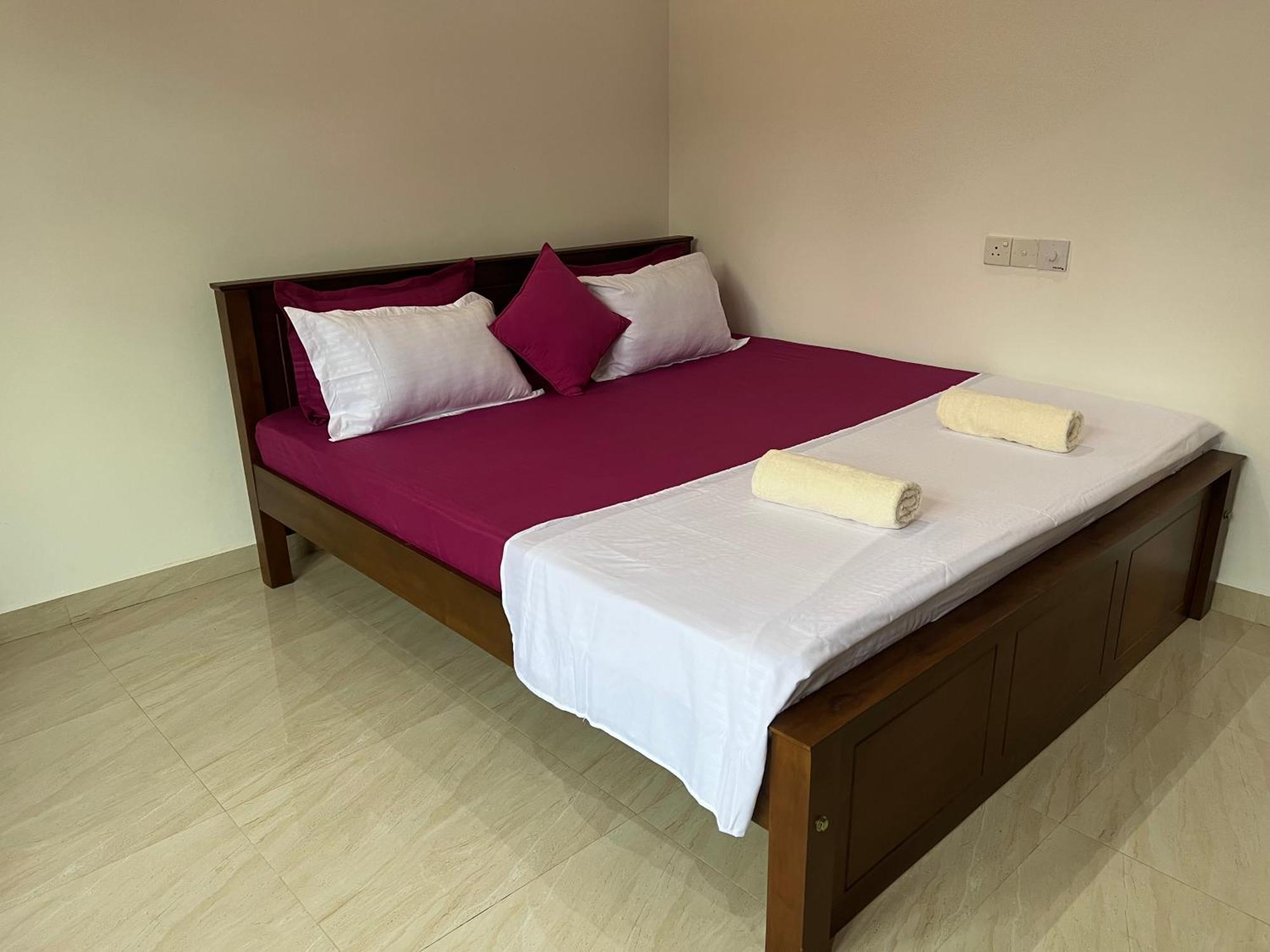 Ahasna Airport Villa Negombo Esterno foto