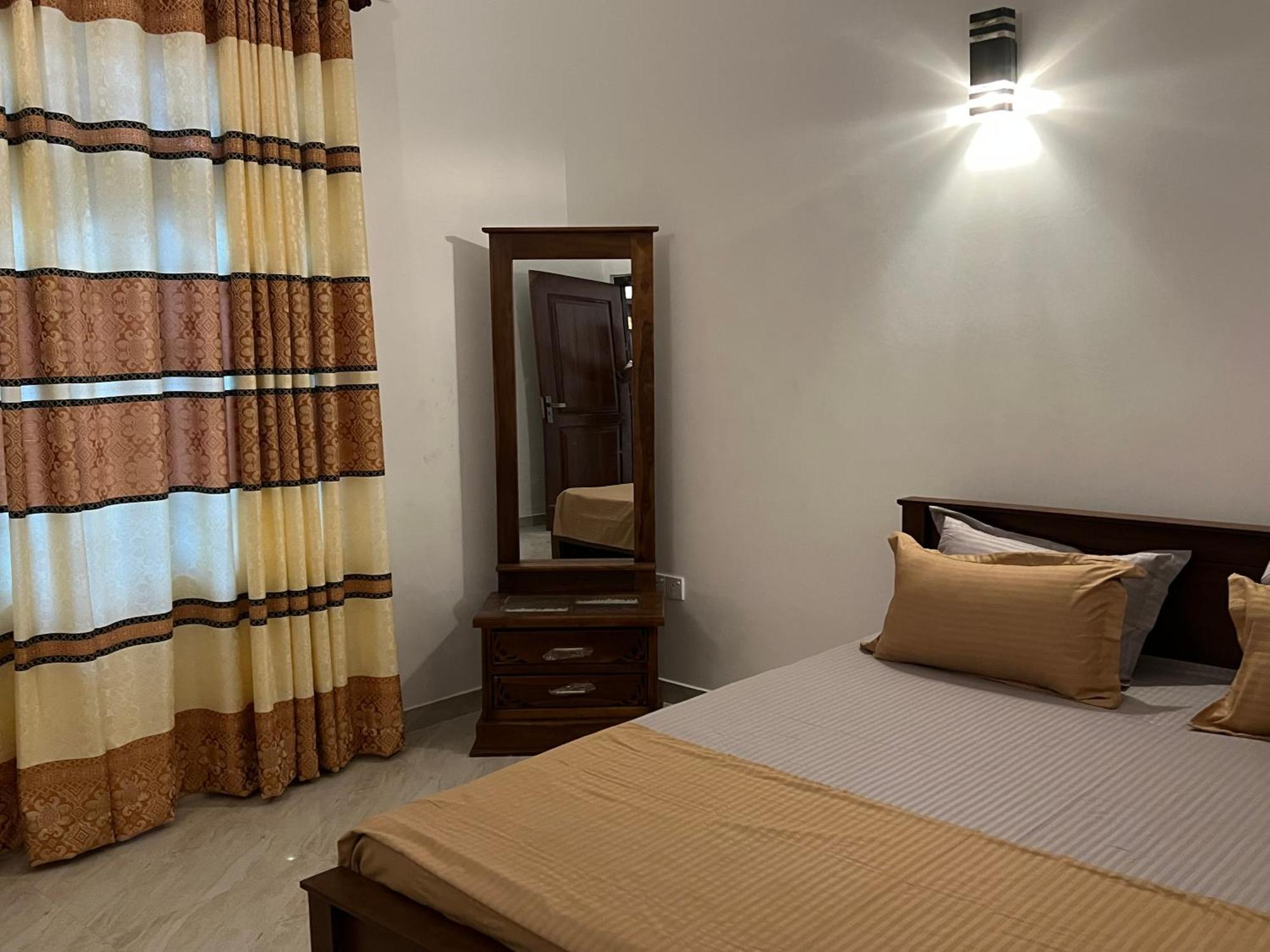 Ahasna Airport Villa Negombo Esterno foto