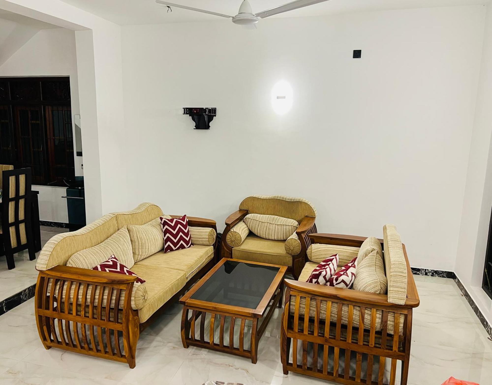 Ahasna Airport Villa Negombo Esterno foto