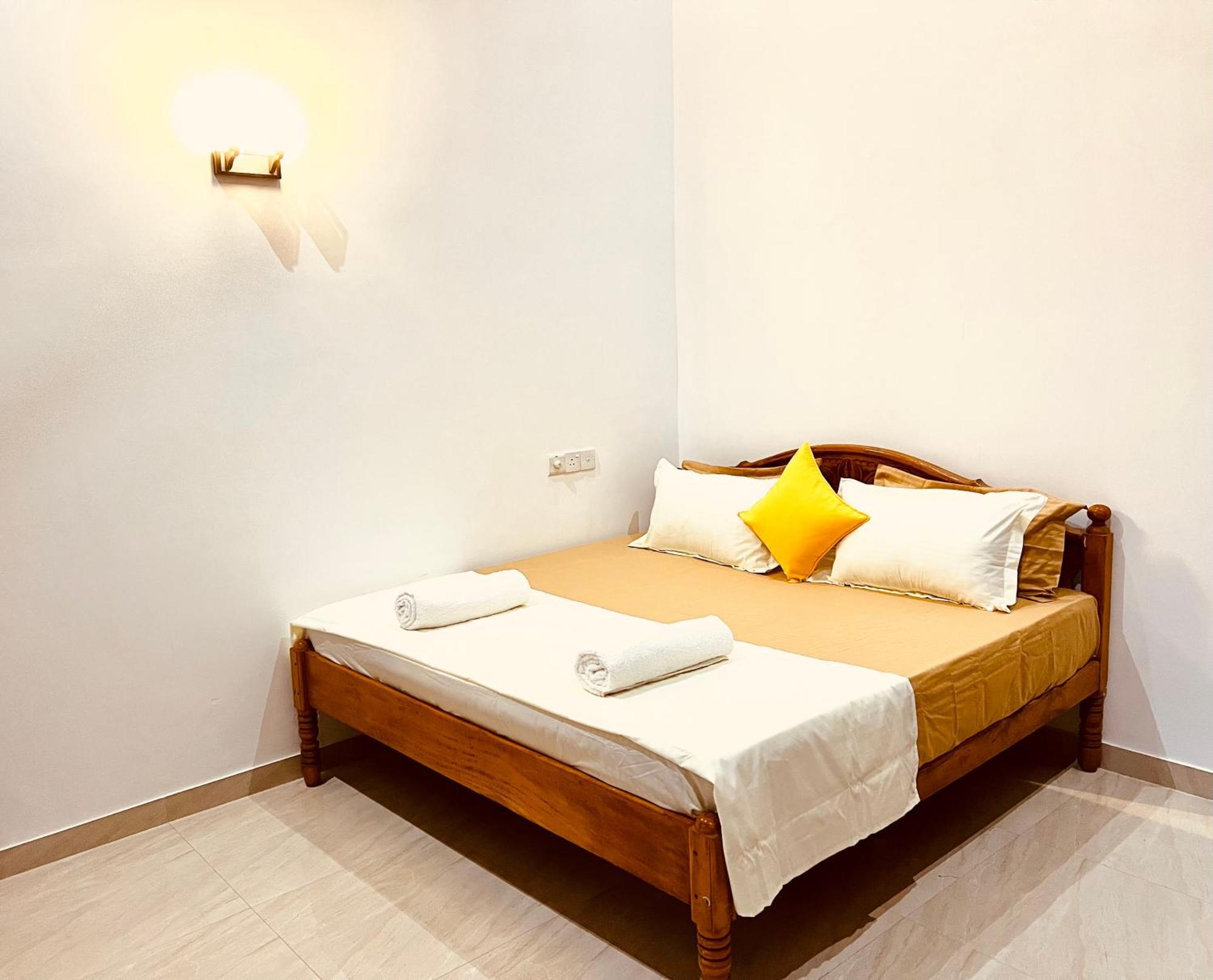 Ahasna Airport Villa Negombo Esterno foto