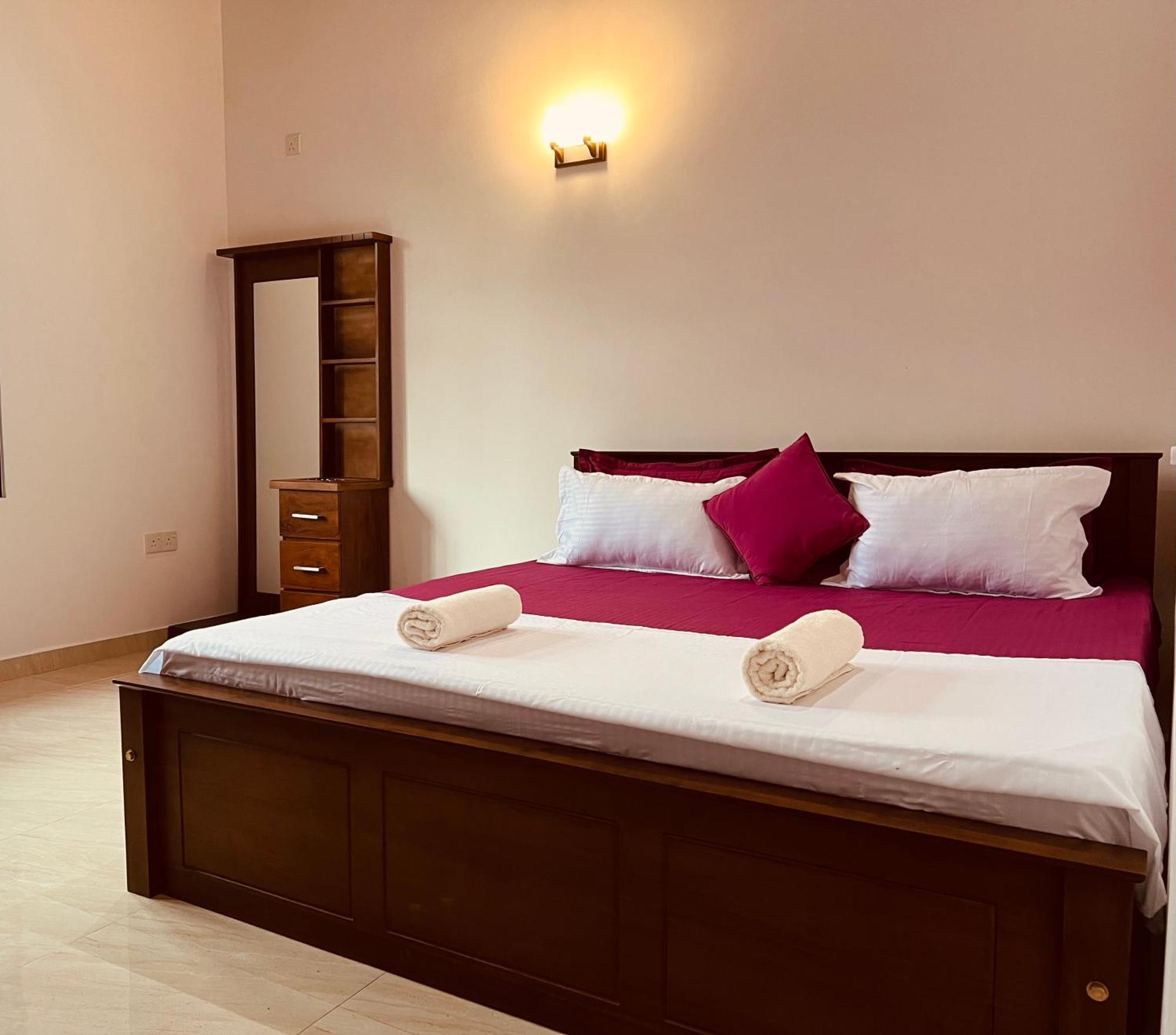 Ahasna Airport Villa Negombo Esterno foto
