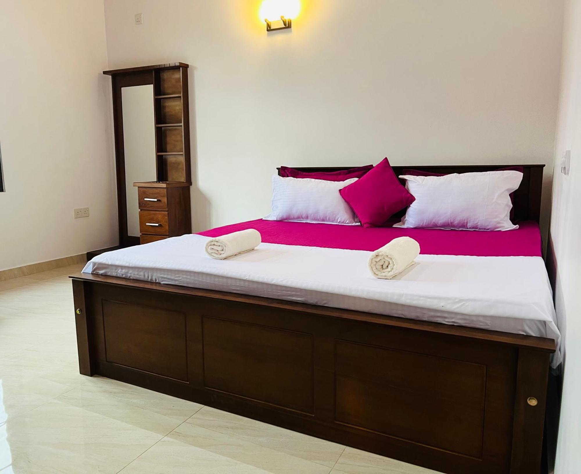 Ahasna Airport Villa Negombo Esterno foto
