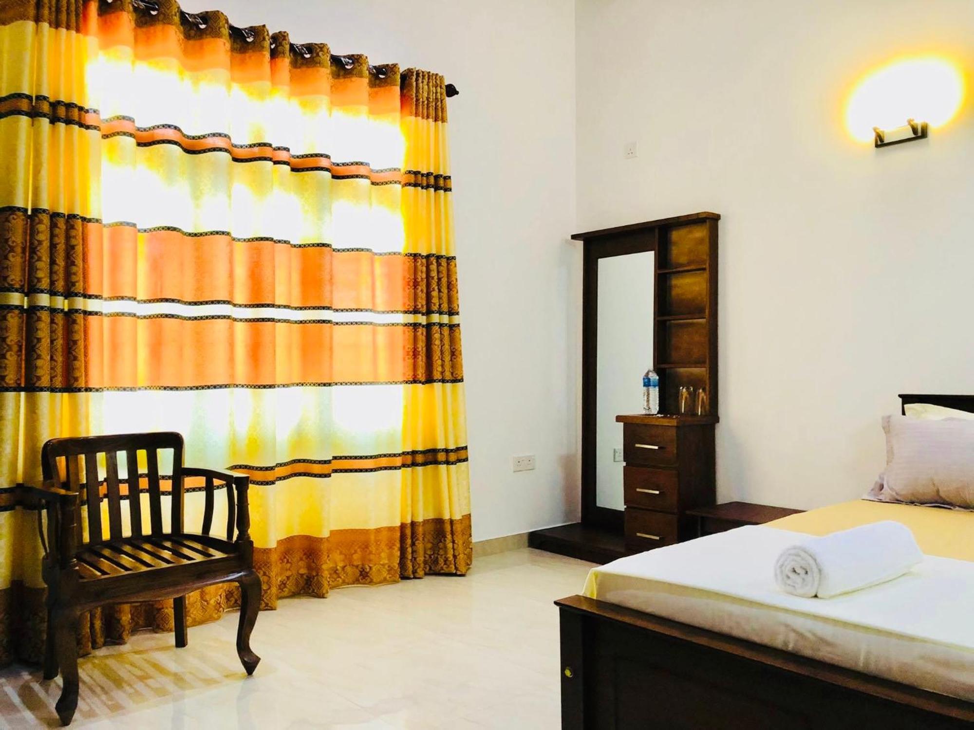 Ahasna Airport Villa Negombo Esterno foto