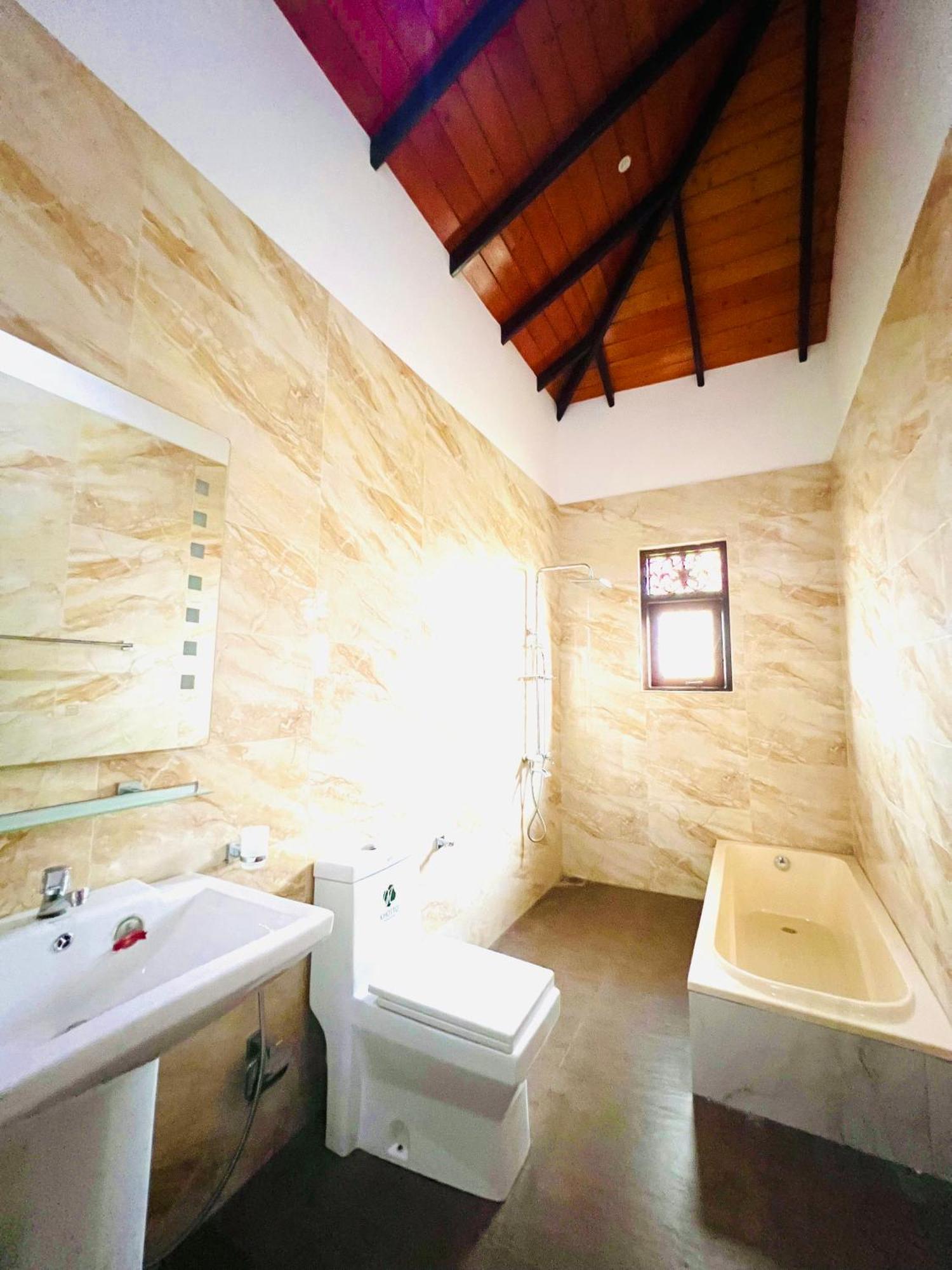 Ahasna Airport Villa Negombo Esterno foto