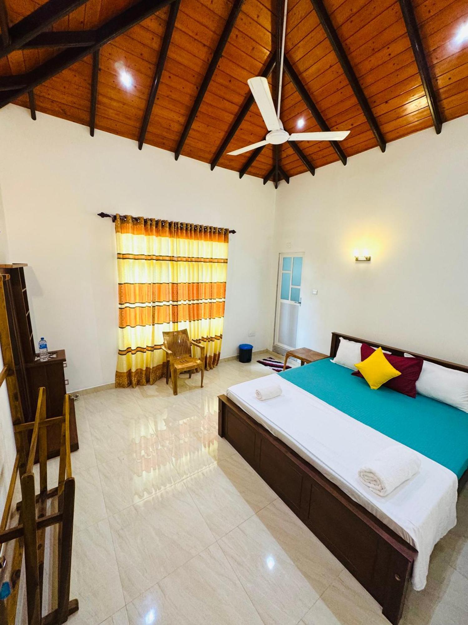 Ahasna Airport Villa Negombo Esterno foto