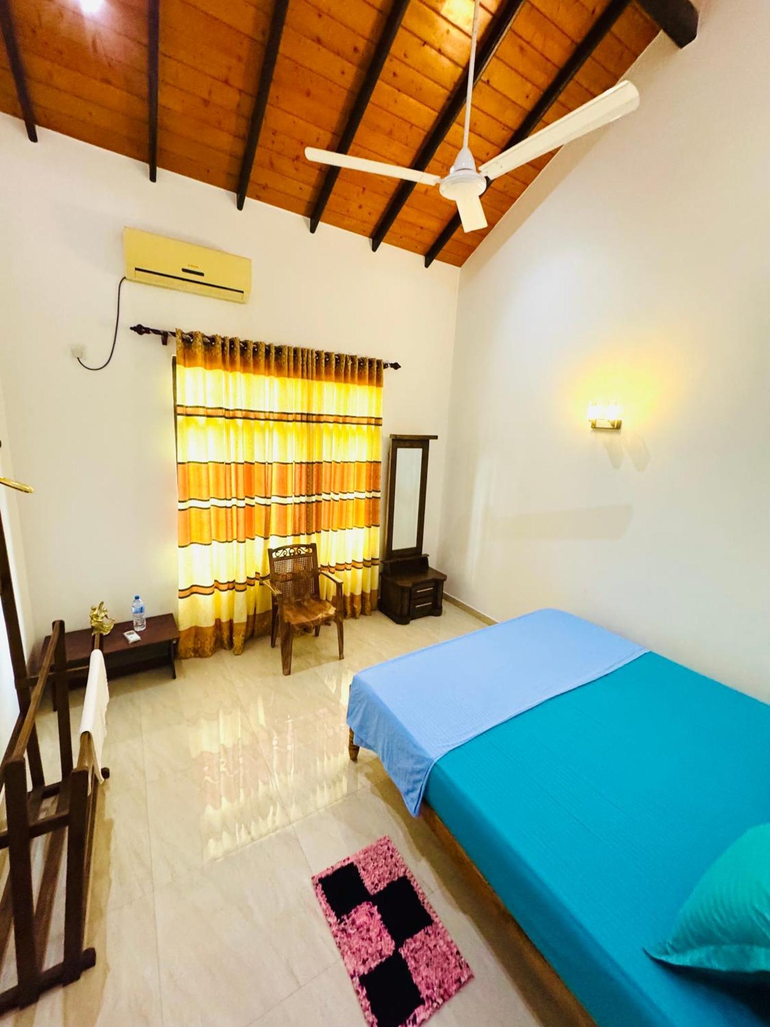 Ahasna Airport Villa Negombo Esterno foto