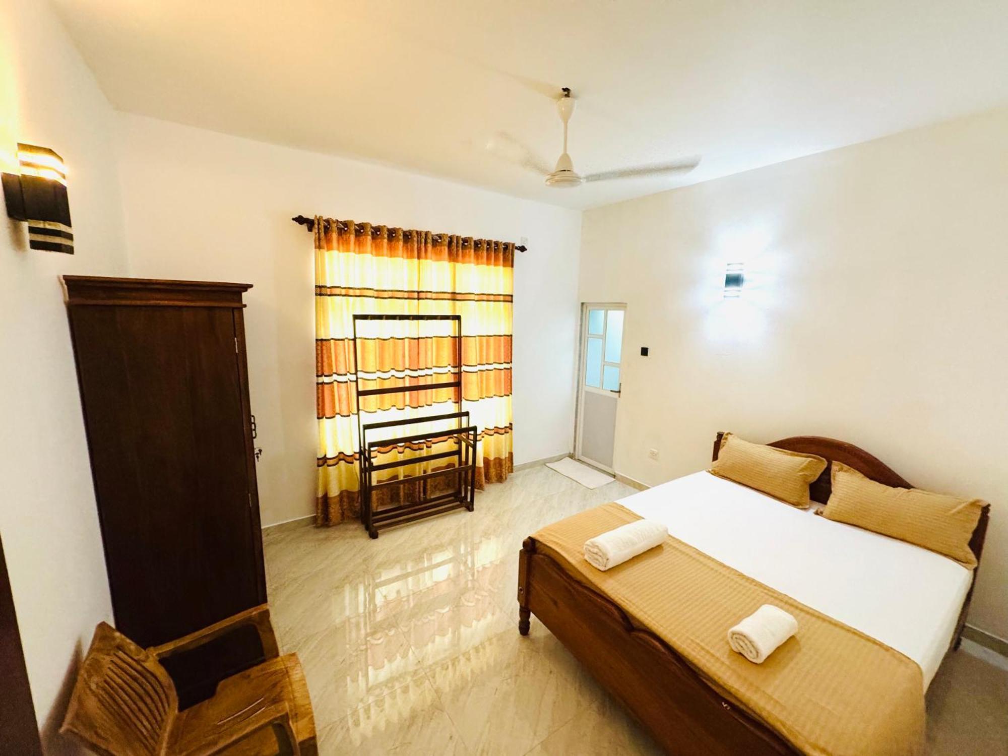 Ahasna Airport Villa Negombo Esterno foto