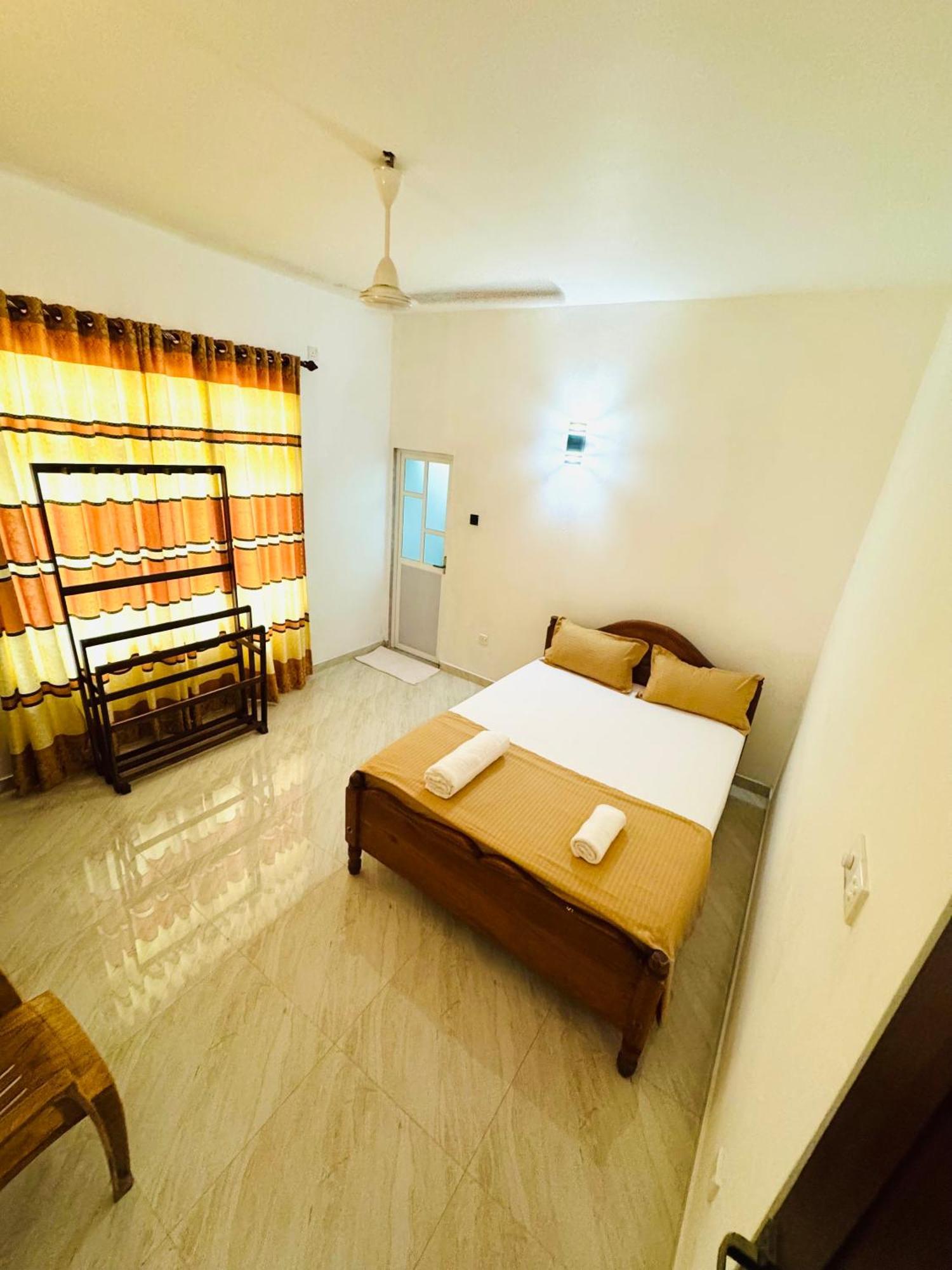 Ahasna Airport Villa Negombo Esterno foto