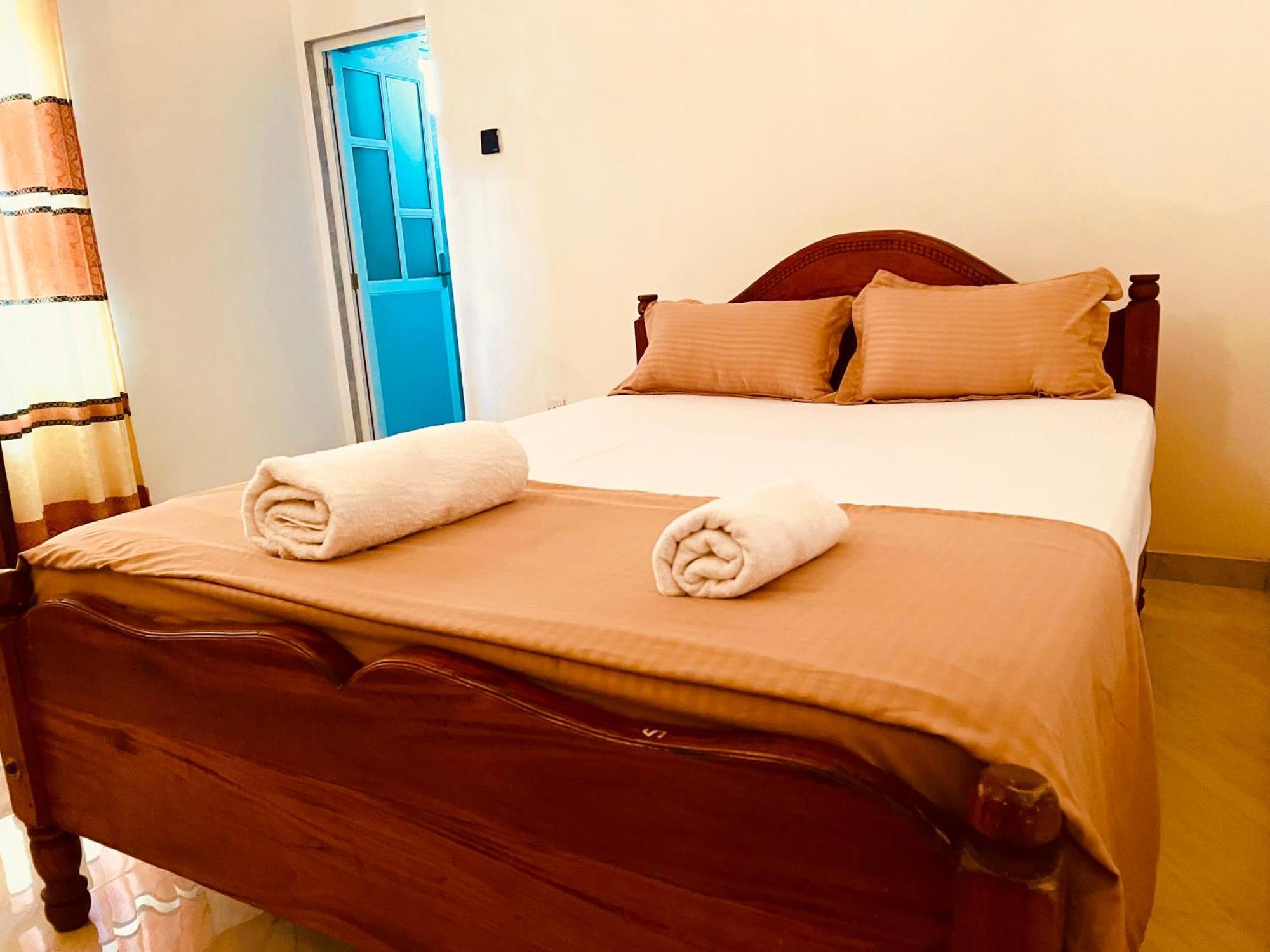 Ahasna Airport Villa Negombo Esterno foto