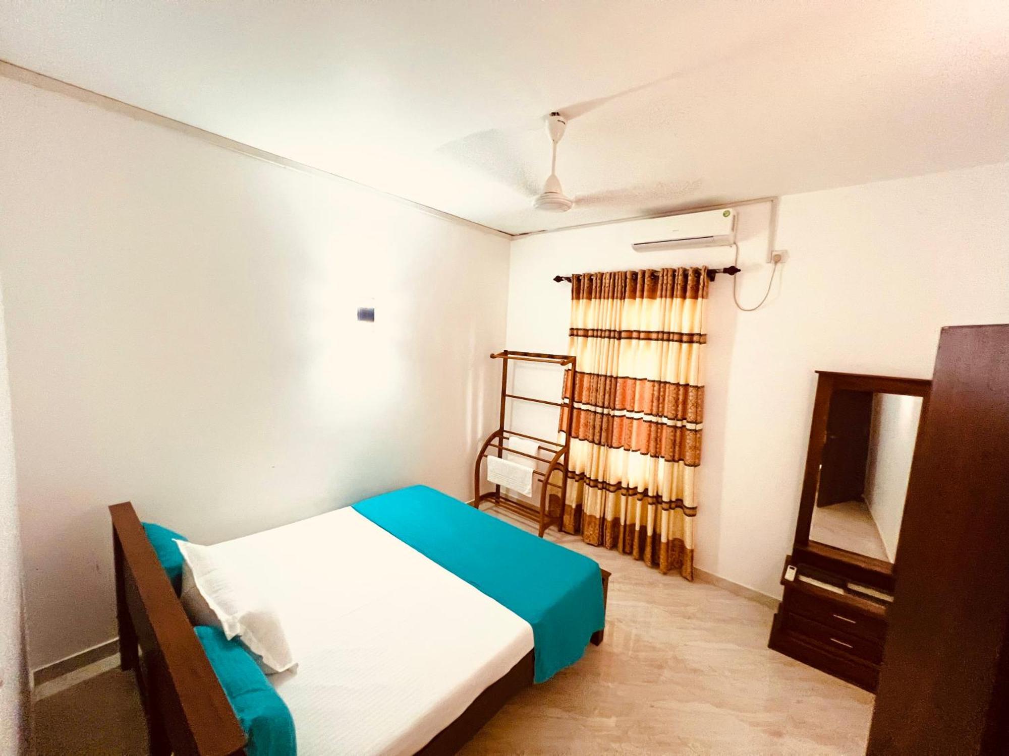 Ahasna Airport Villa Negombo Esterno foto