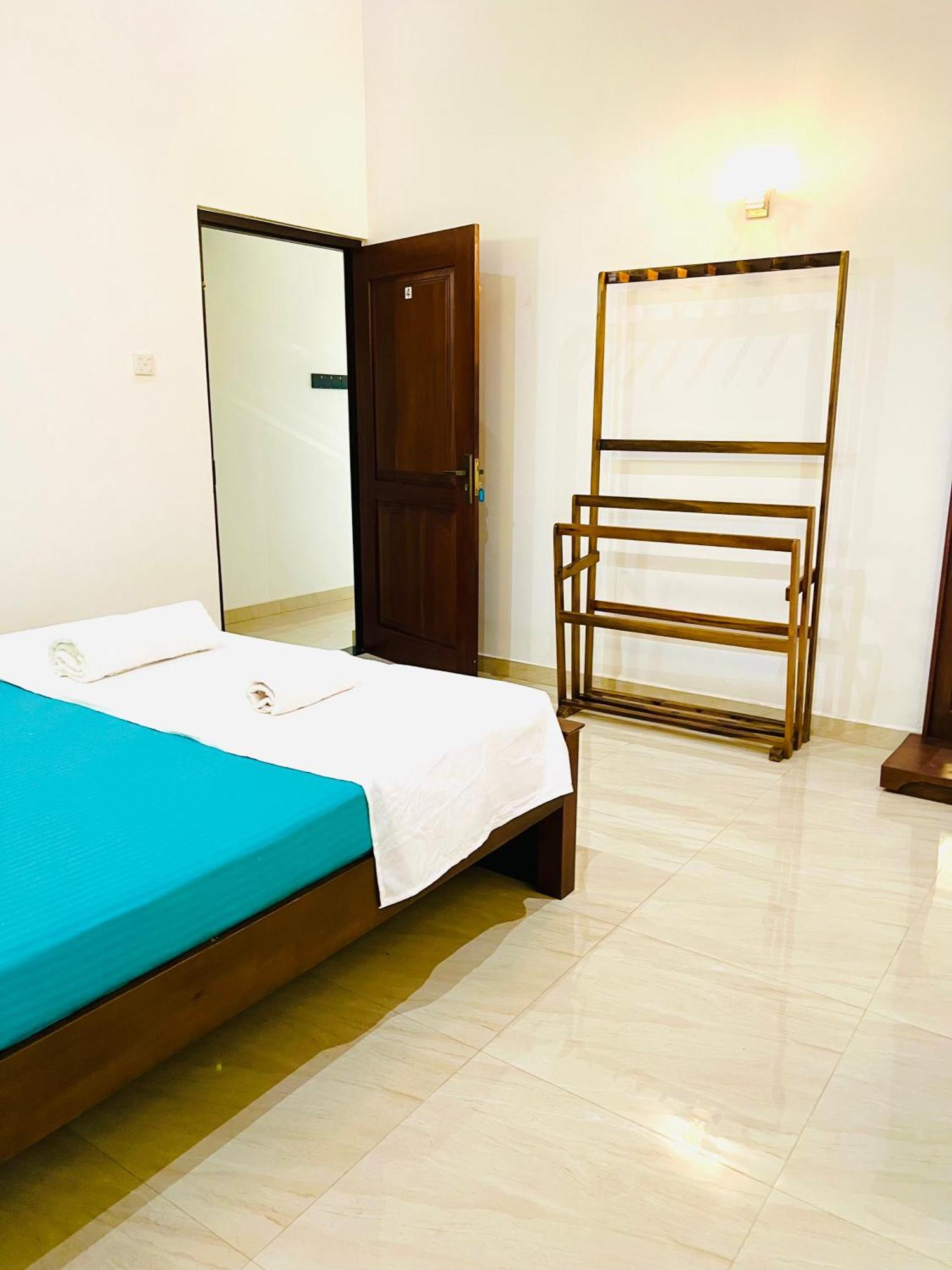 Ahasna Airport Villa Negombo Esterno foto