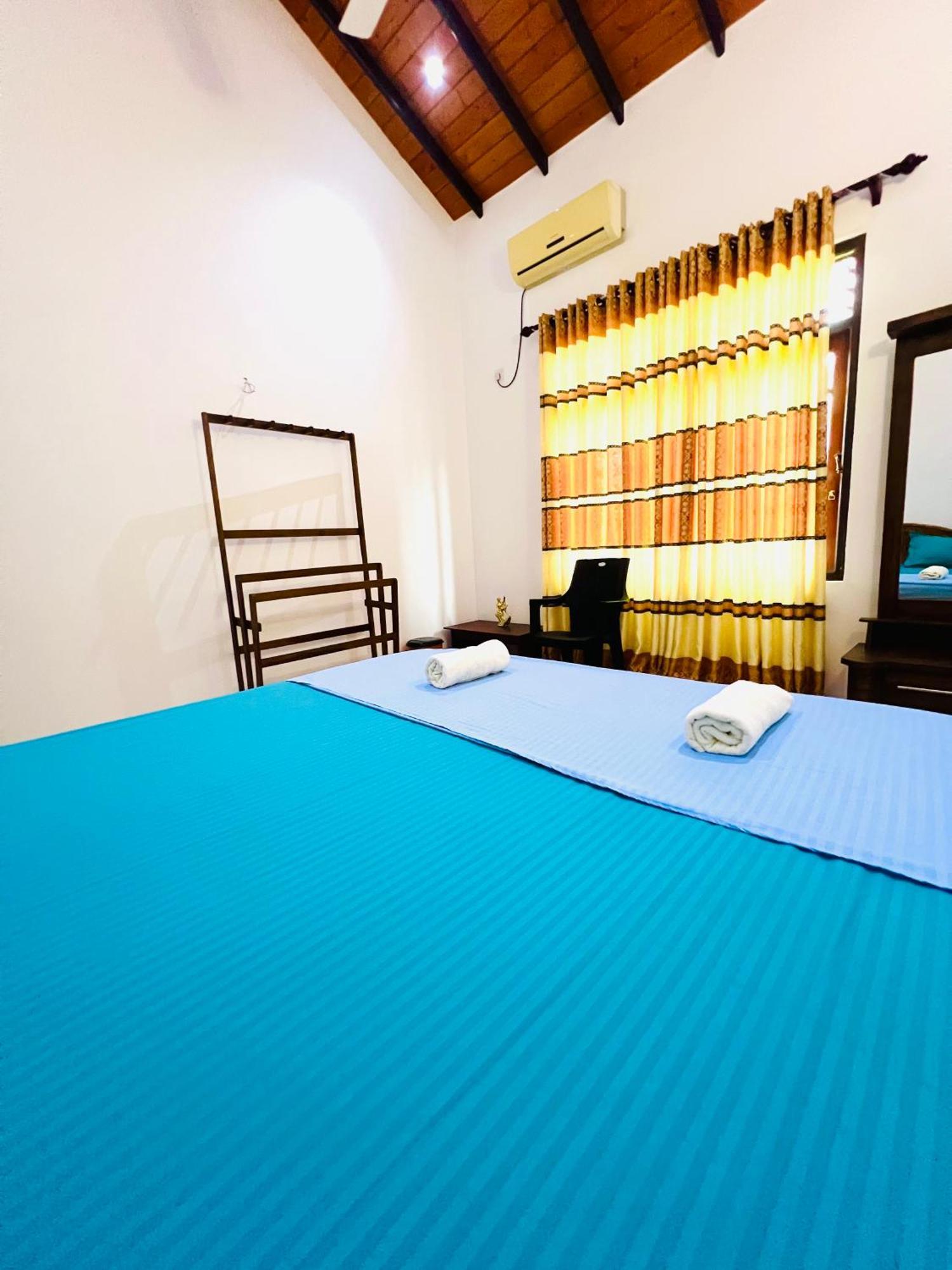 Ahasna Airport Villa Negombo Esterno foto