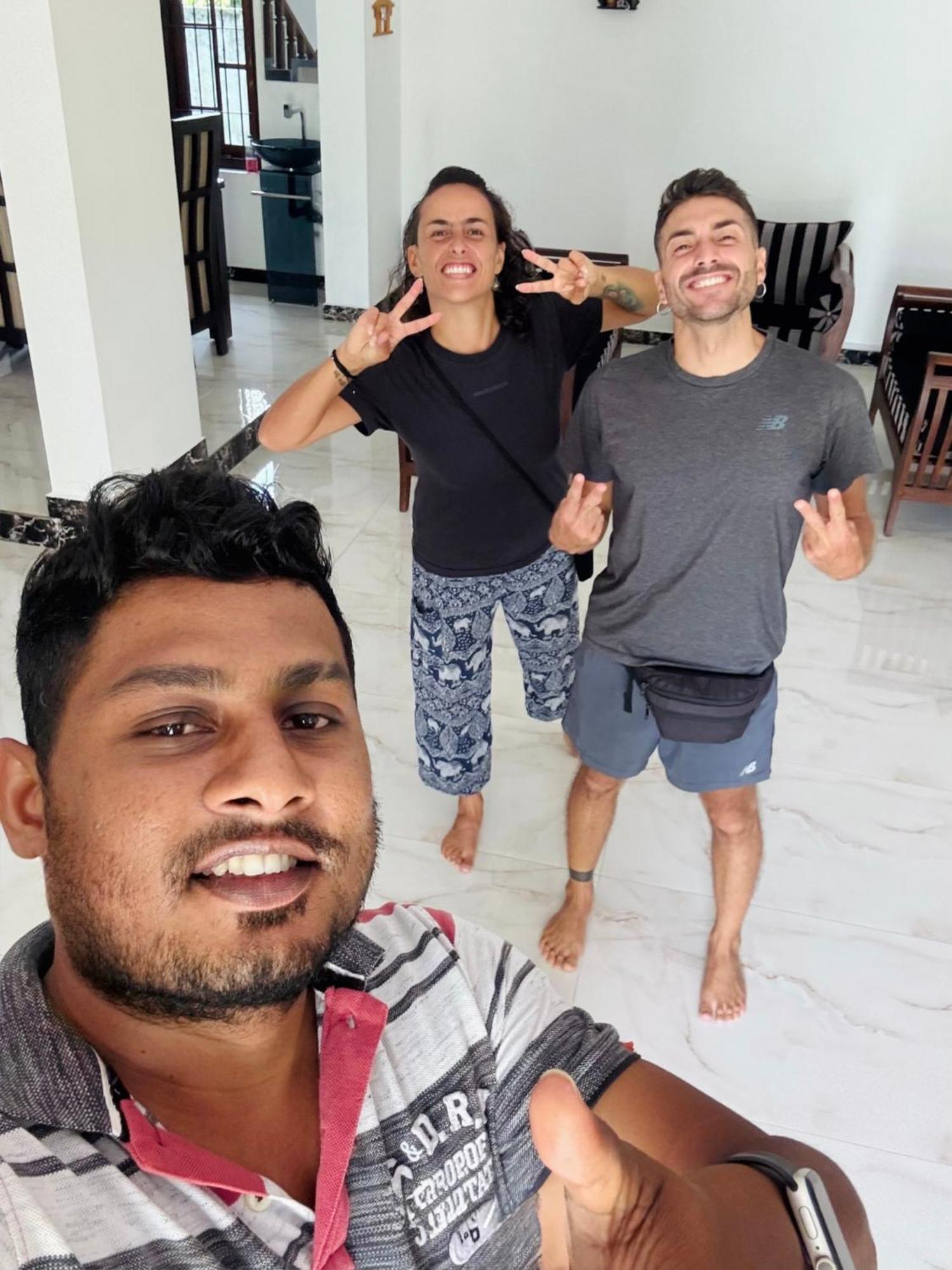 Ahasna Airport Villa Negombo Esterno foto