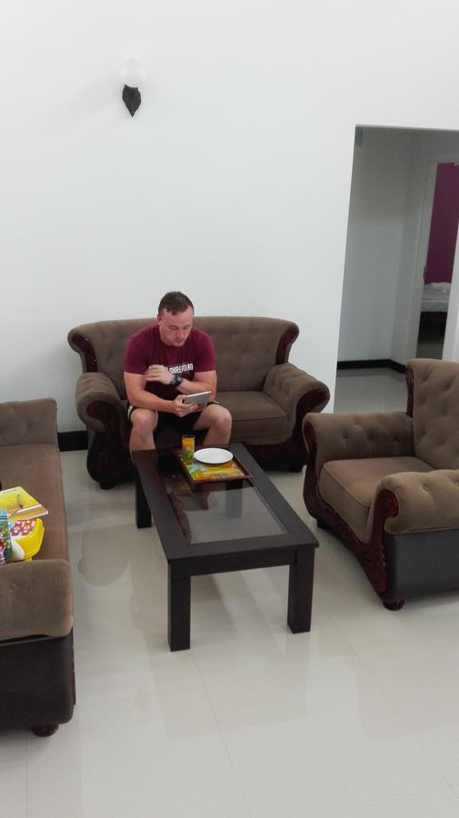Ahasna Airport Villa Negombo Esterno foto